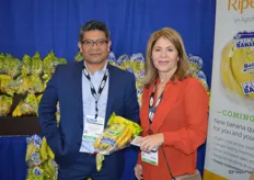 Francisco Espindola and Donika Lagoudes with Redi Fresh proudly show the company's bananas in a bag from RipeLock that keeps the product fresh longer.